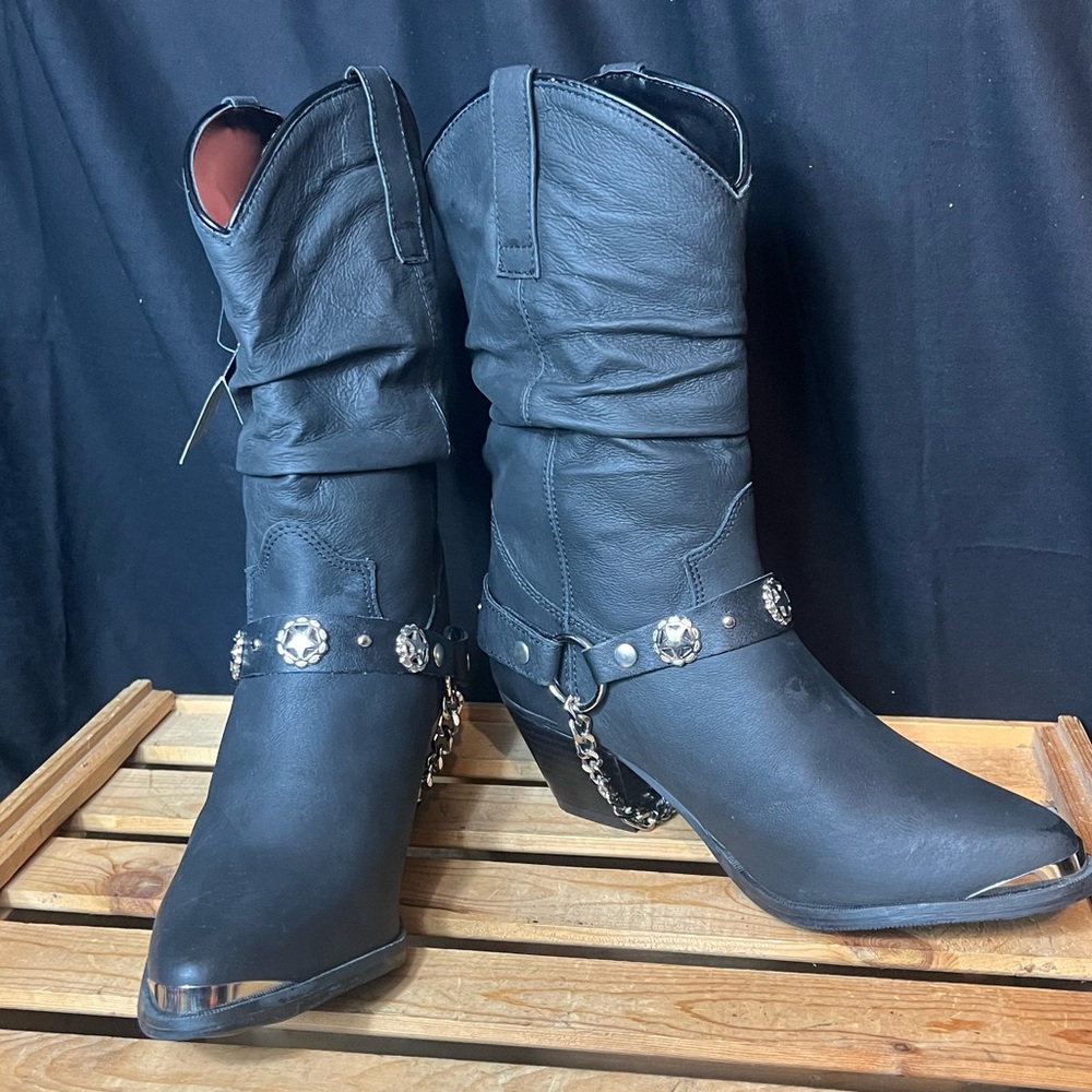 NEW! Dingo Women's Black Leather Slouch Western Boots w/Chain & Conchos. 7M.